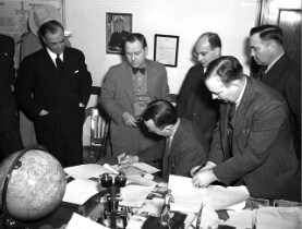 1942 Ford Labor Contract - signing